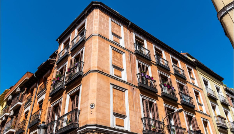 Vivienda acuerda con Airbnb la retirada de los anuncios de pisos turísticos sin código de registro