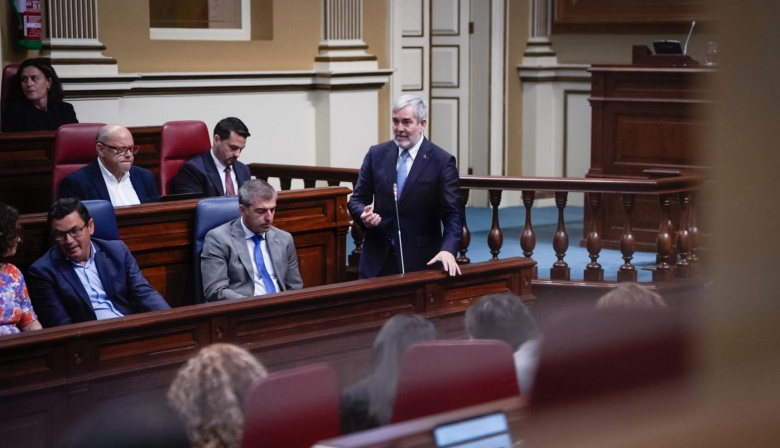 Clavijo espera unanimidad del Parlamento para instar al Estado a permitir el uso del superávit en vivienda