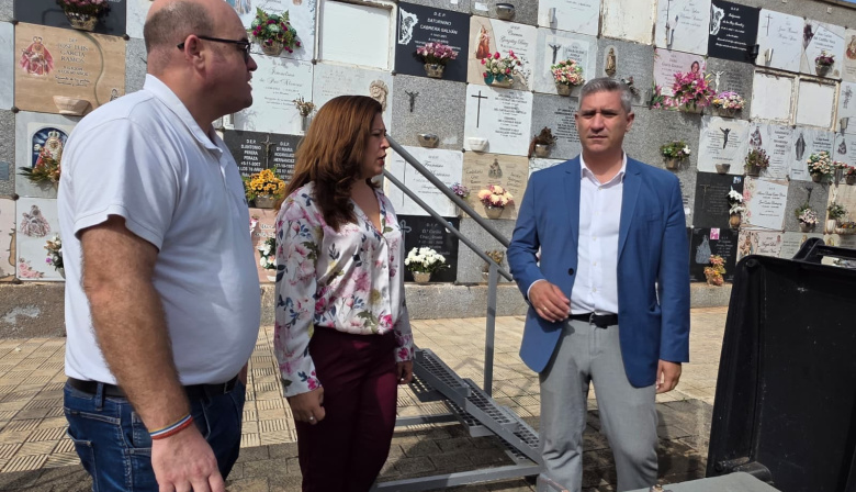 La Laguna refuerza la limpieza y el mantenimiento en los cementerios municipales con motivo de Todos los Santos