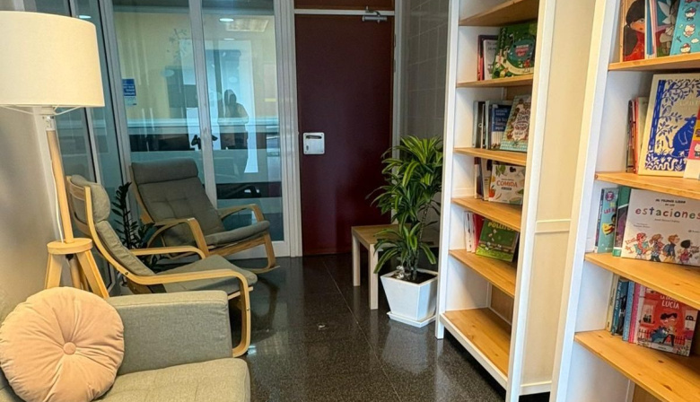El Materno Infantil pone en marcha el proyecto Biblioteca T-Leo en Urgencias Tocoginecológicas