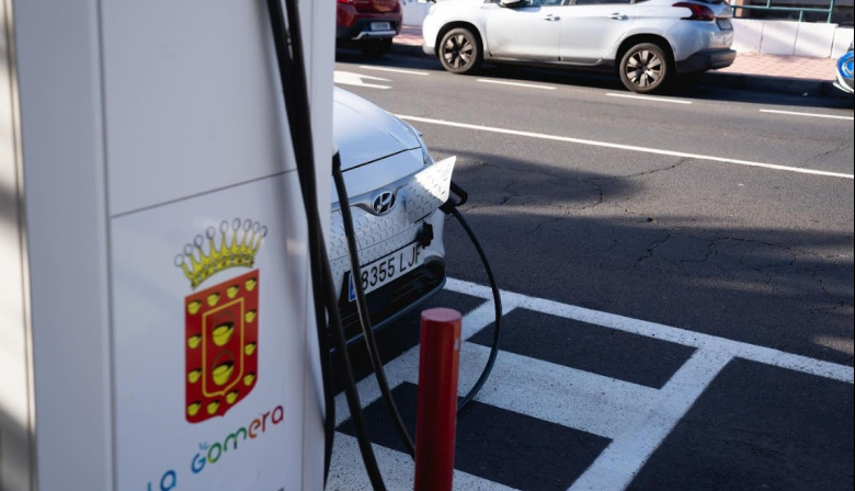 El Cabildo de La Gomera aprueba el proyecto para instalar una pérgola fotovoltaica para vehículos eléctricos en el Centro Sociosanitario