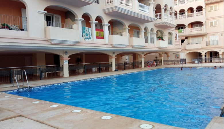 Comprar un piso con piscina lo encarece un 96% en Santa Cruz de Tenerife y un 72% en Las Palmas de Gran Canaria