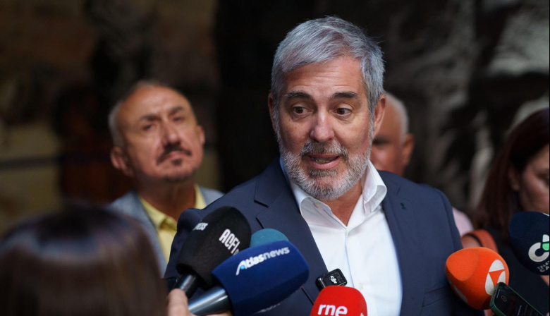 Clavijo pide máxima celeridad en el reparto de menores tras solicitar la contingencia migratoria extraordinaria