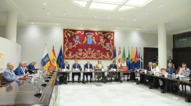 Gobierno y grupos parlamentarios afianzan su alianza para lograr la distribución de los menores migrantes