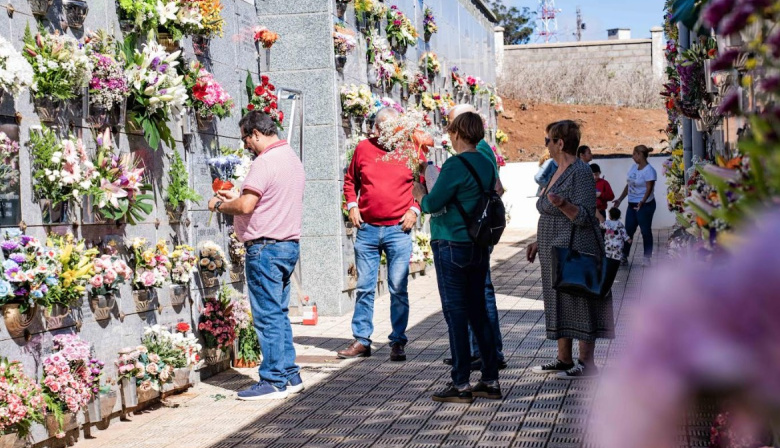 El Ayuntamiento de La Laguna incorpora una plataforma portaféretros en el cementerio de San Luis
