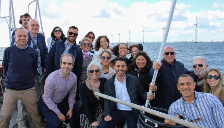 Transición, socios de Fedeport y el CMC apoyados por Proexca visitan el parque eólico marino Middelgrunden