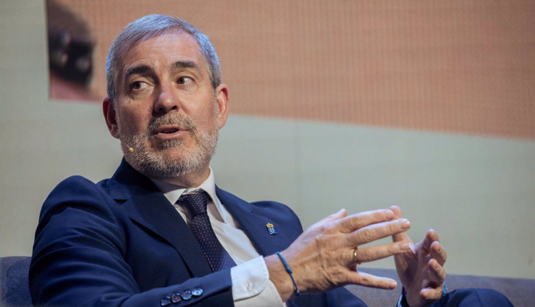 Clavijo ve "frustrante" que se retrase la derivación de menores migrantes: "Todo lo que llega a Madrid se contamina"