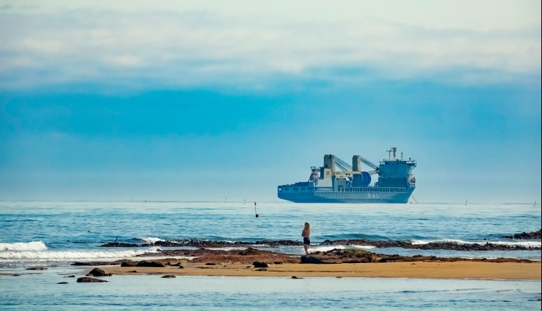 Canarias pide al Ministerio de Transportes que la exima de la normativa europea sobre emisiones en el transporte marítimo