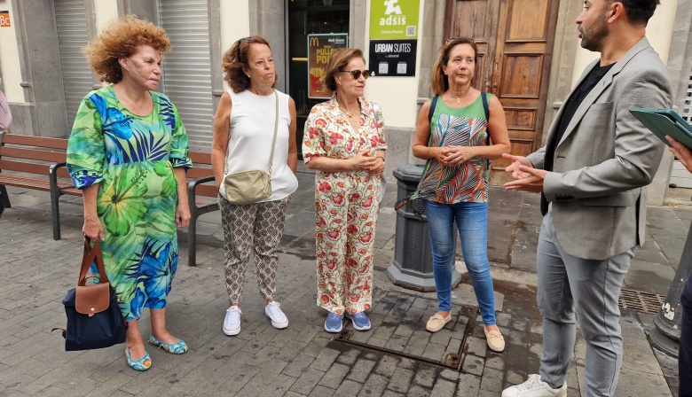 El Ayuntamiento de Las Palmas de Gran Canaria informa a residentes y empresas de Triana sobre los trabajos de higiene urbana en el barrio