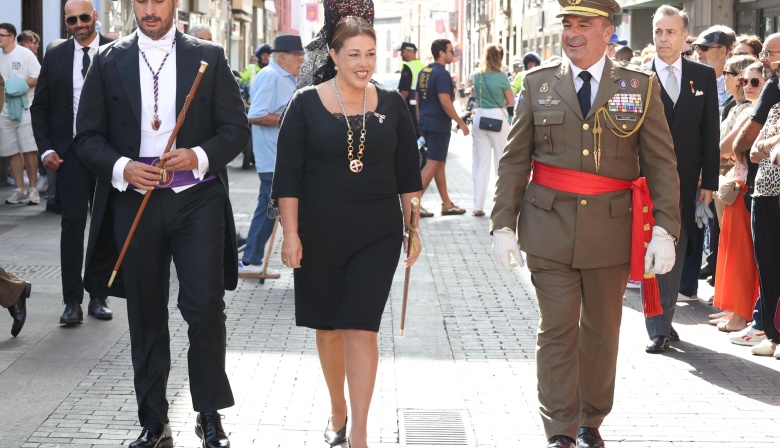 La presidenta del Parlamento canario, Astrid Pérez, representa a Su Majestad el Rey en los actos en honor al Santísimo Cristo de La Laguna