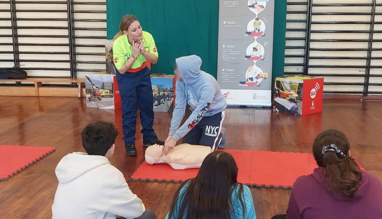 Más de 700 escolares conocen el SUC y se forman en primeros auxilios y masaje cardiaco en Canarias