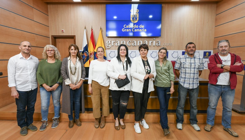 Doce artesanos reciben el carnet de la Fedac que da acceso a todos sus recursos