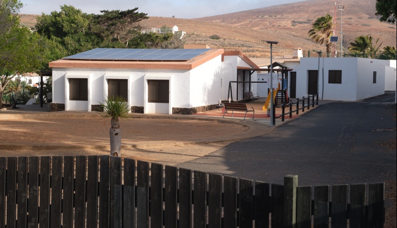 Fuerteventura impulsa las energías renovables en sus centros educativos con la instalación de placas solares