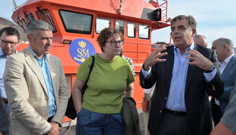 Delgado muestra a Margaritis Schinas la realidad migratoria que vive El Hierro