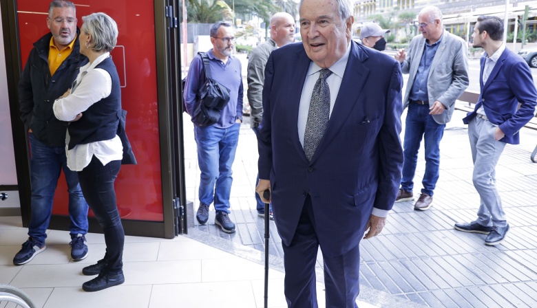 Torres propone el nombramiento de Jerónimo Saavedra como presidente de Honor del PSOE Canarias