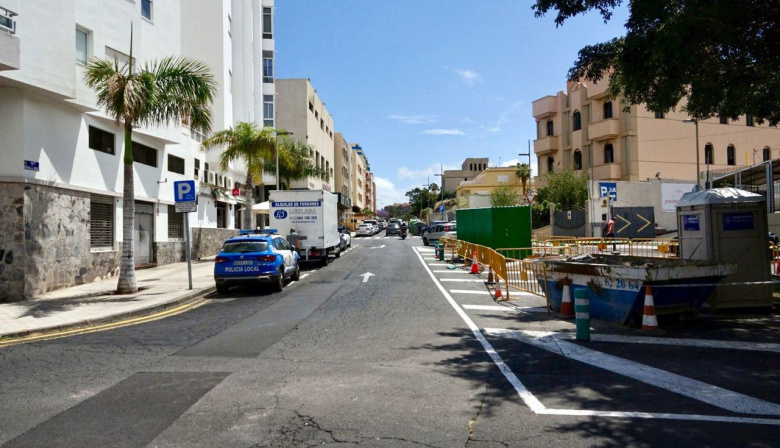 Santa Cruz inicia el reasfaltado de la calle Luis de la Cruz y la rehabilitación de la calle Goya