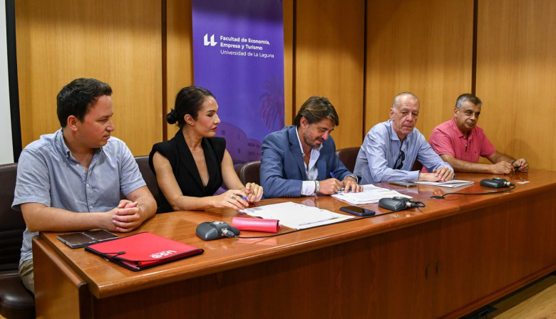 Patronales y sindicatos de hostelería firman el convenio del alza salarial más alto de su historia, un 13,5% hasta 2028 para casi 34.000 personas