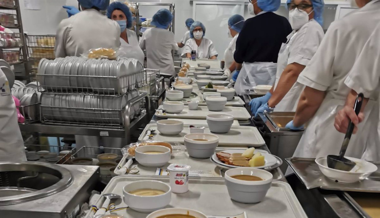 Los hospitales públicos del SCS ofrecen este viernes menús especiales por el Día de Canarias