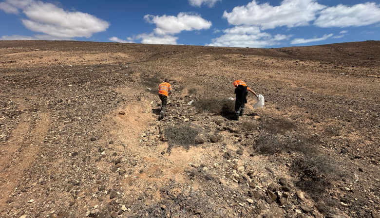 Las cuadrillas limpian el barranco de Río Cabras desde Zurita hacia la desembocadura