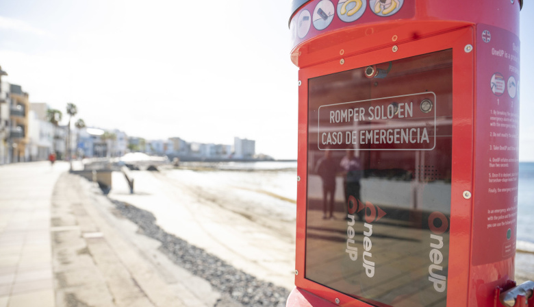 El Cabildo de Gran Canaria refuerza la seguridad en las playas con la instalación de 19 tótems OneUp