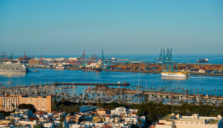 El Puerto de Las Palmas cierra al tráfico marítimo este viernes con motivo de la celebración del Día de las Fuerzas Armadas