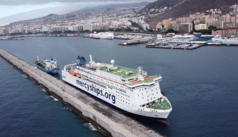 El Global Mercy acerca el voluntariado a Tenerife con su atraque en el puerto capitalino