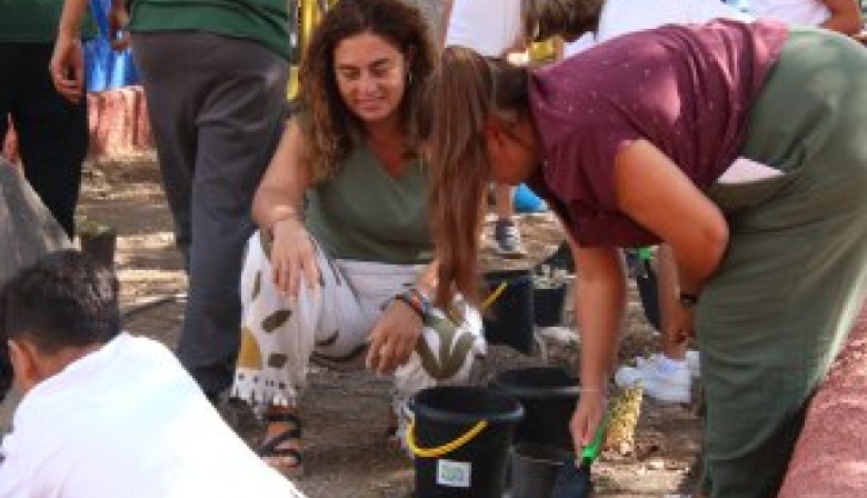 Parques y Jardines trabaja el desarrollo comunitario de las zonas verdes de Schamann y el Polígono Cruz de Piedra