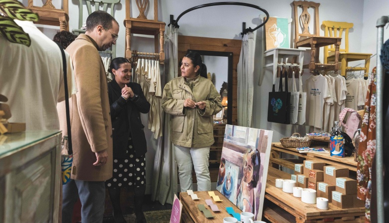 La Laguna dinamiza la Zona Comercial Abierta con arte y cultura a través de 'EscaparArte'