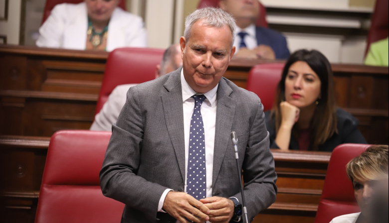 Franquis a Clavijo sobre la acogida de menores migrantes: “Esto lo contamina el PP, su socio de Gobierno, no Madrid”