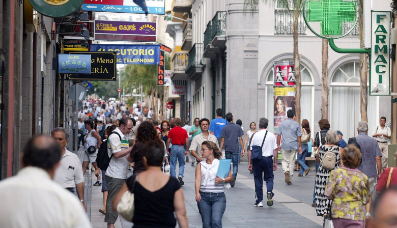 Canarias gana 15.301 habitantes en el último año y supera los 2,2 millones