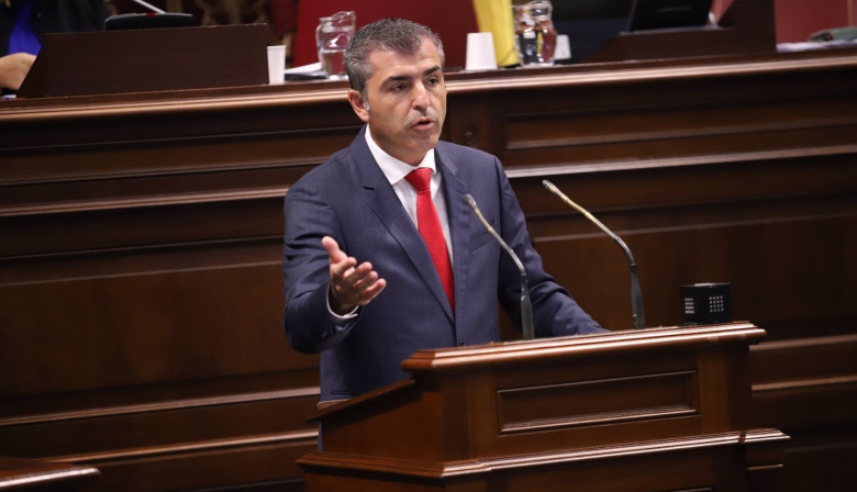 Domínguez, sobre el trato del Gobierno a Canarias en inmigración: "Nos tienen sucios, olvidados y abandonados"