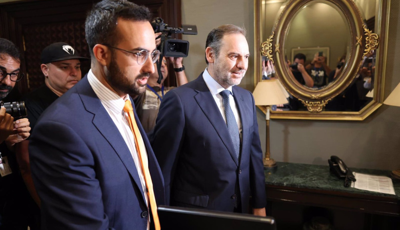 Ábalos niega "ninguna relación" con el Gobierno de Canarias y Torres comparecerá el 23 de junio ante la comisión de investigación del Parlamento de Canarias