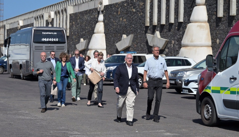 El Gobierno central valora la "solidaridad" de El Hierro con los migrantes y espera más apoyo de la UE y las CCAA