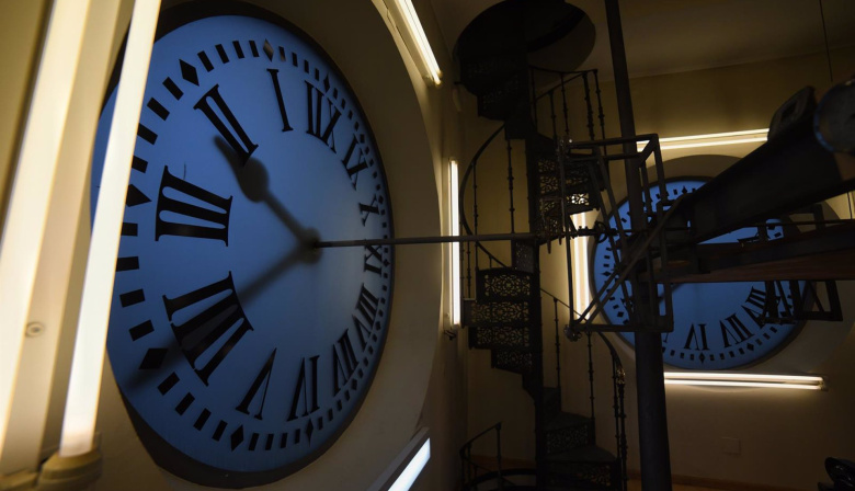 El reloj de la Puerta del Sol activa el 'modo canario' y se retrasará este viernes una hora como muestra de hermandad por el Día de Canarias