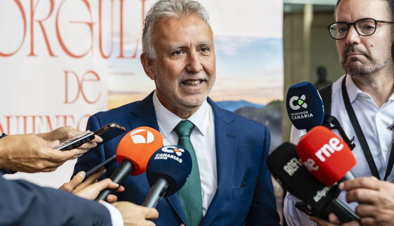 Torres aboga por buscar soluciones y poner "menos dificultades" para la distribución de los menores migrantes