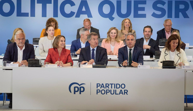 Feijóo prosigue este lunes su gira por España para ser reelegido líder del PP y visitará Canarias entre otras CCAA