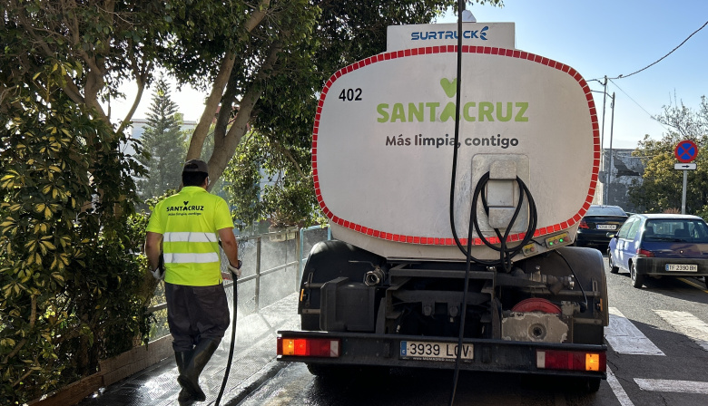 Santa Cruz comienza el mes de julio con zafarranchos de limpieza en Barranco Grande