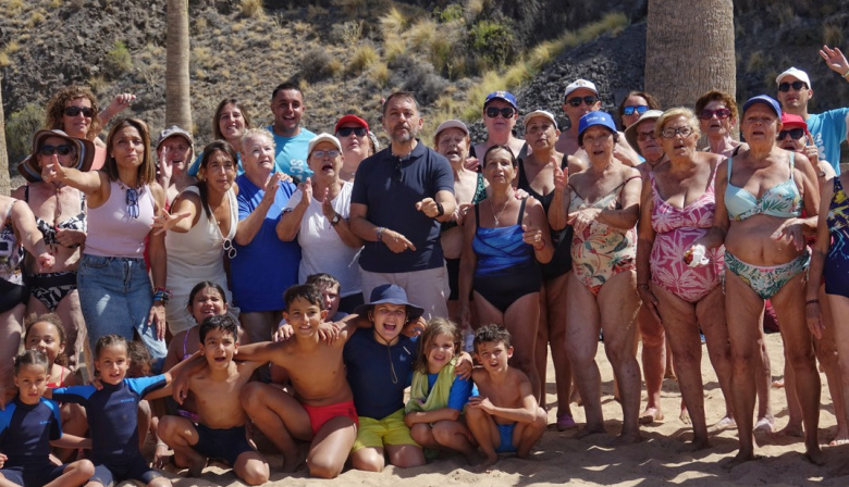 Santa Cruz propicia el espacio de Las Teresitas para actividades de los mayores y el deporte