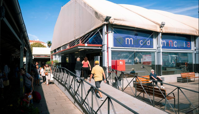 El Ayuntamiento de La Laguna mejora la accesibilidad de su Mercado Municipal