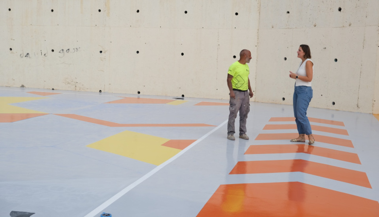 El Ayuntamiento de Las Palmas de Gran Canaria moderniza la pista deportiva de Casablanca I con un diseño artístico singular