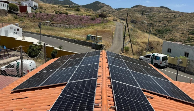 El Ayuntamiento de Gáldar impulsa el autoconsumo energético en el Hotel Rural de Juncalillo con una instalación solar fotovoltaica