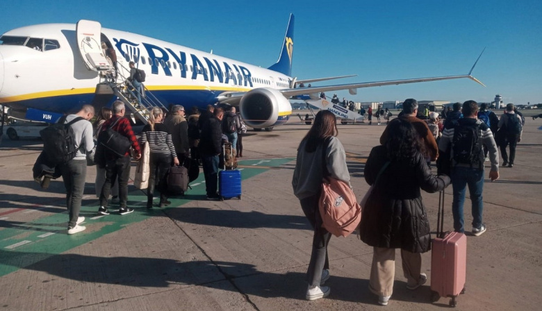 Lope Afonso prevé poco impacto en Tenerife del recorte de plazas de Ryanair y lo vincula a la subida de tasas de Aena