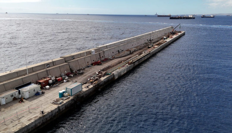 Finaliza la construcción del espaldón en la 4ª fase del Dique de La Esfinge