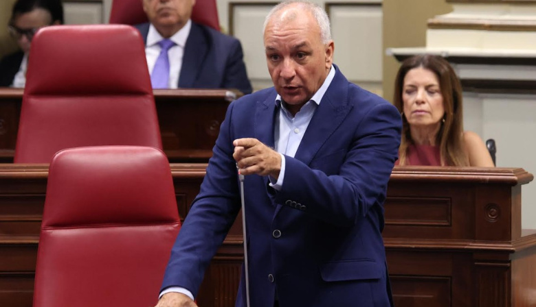 Luis Campos acusa al presidente Clavijo de blanquear a Vox pese a llamar a Abascal “fascista y xenófobo”