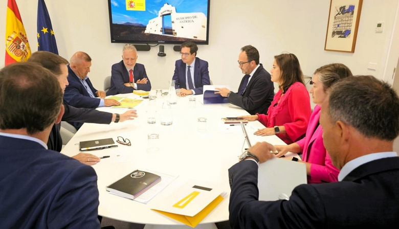 Los ministros Torres y López median para reubicar una torre de telecomunicaciones en Antigua