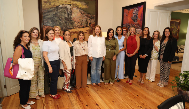 Astrid Pérez recibe en el Parlamento a la Asociación ASEME para fortalecer el papel de la mujer empresaria en Canarias