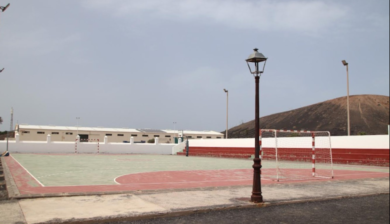 Yaiza licita la rehabilitación de la cancha deportiva de Uga por un millón de euros