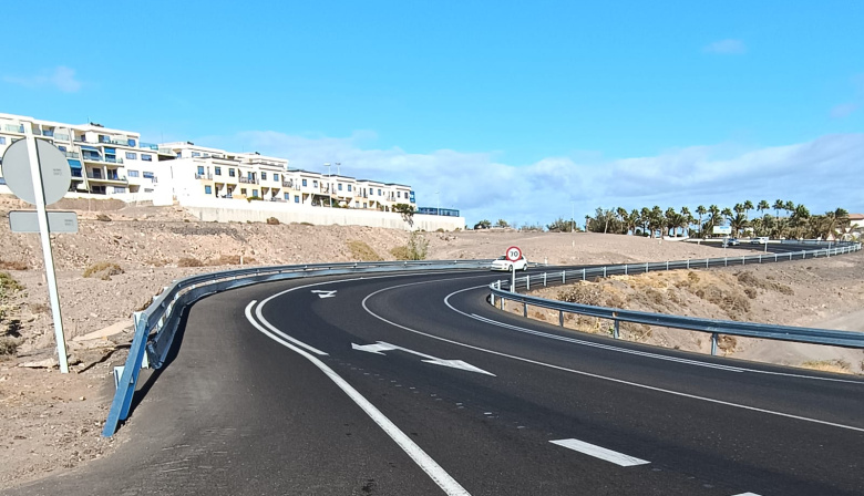 El Cabildo prosigue la instalación de vallas de protección especiales a petición del colectivo de motoristas de Fuerteventura