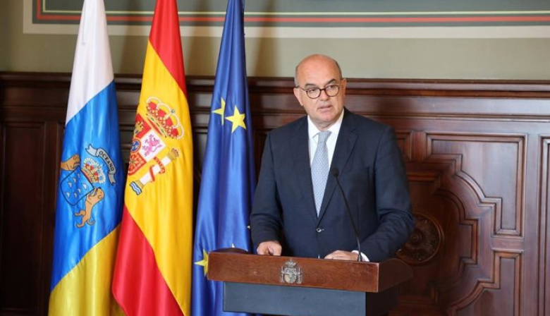 El delegado del Gobierno en Canarias culpa al Ejecutivo regional de enviar 8 expedientes de migrantes mayores de edad