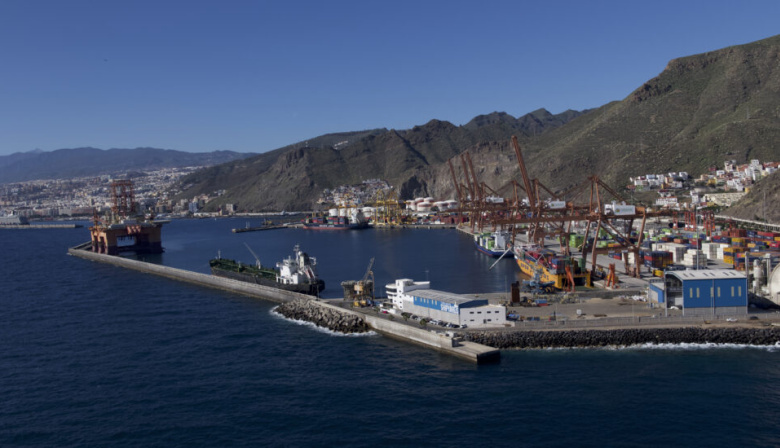 El puerto de Tenerife asegura el abastecimiento de cereales para el sector ganadero
